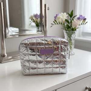 Clinique Metallic Silver Quilted Cosmetic Makeup Bag Purple Trim EUC